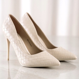 Goodin Fashionable pumps on a pin beige 1
