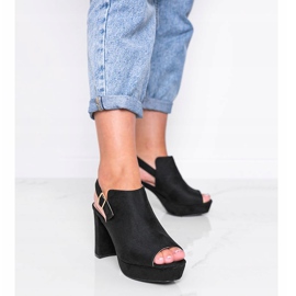 Black sandals on the post of Lordly 1