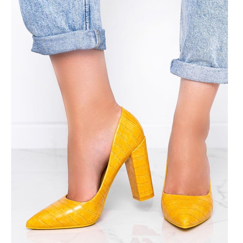 BM Mustard pumps on a This Way snakeskin motif yellow 1