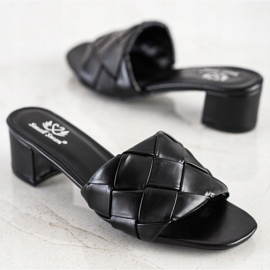 Small Swan Quilted Slippers On A Post black 1