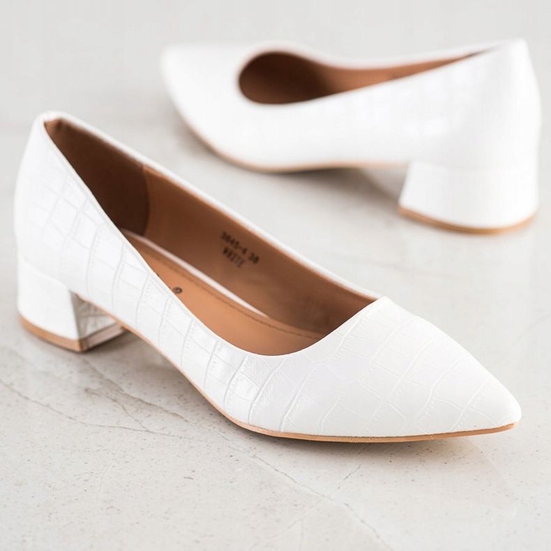 Sweet Shoes Classic Pumps On Low Heels white 1