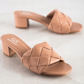 Small Swan Quilted Slippers On A Post beige 1