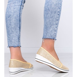 Gold glittering ballerinas on the Glam Star wedge golden 1