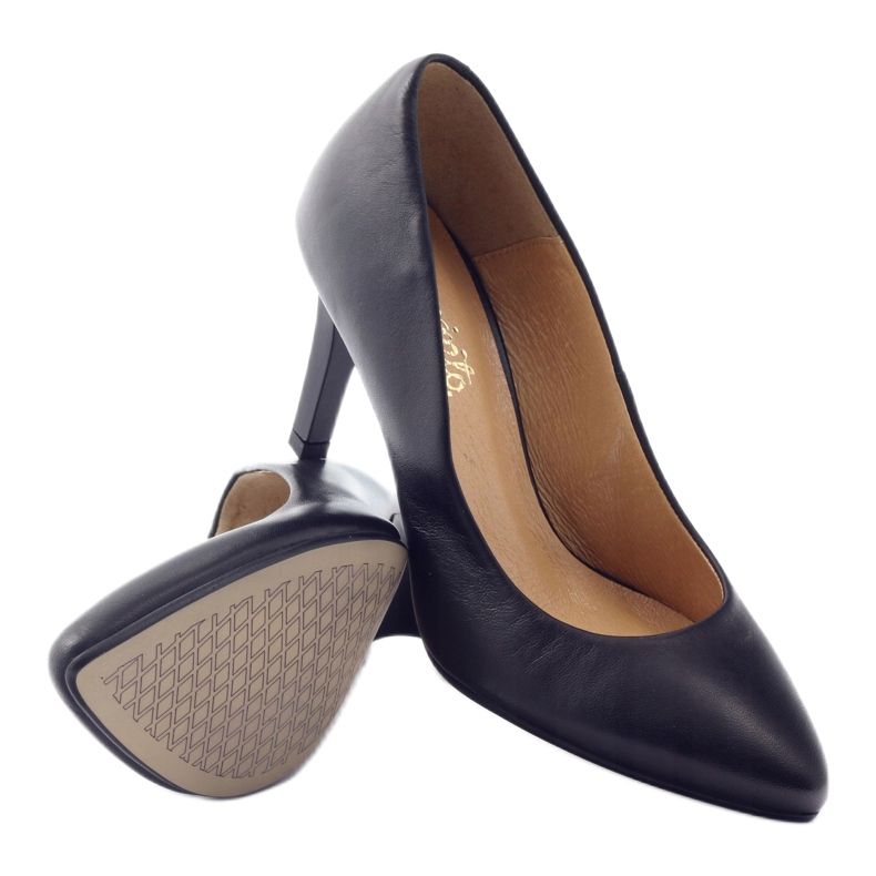 Espinto Pumps On A Black Pin 3