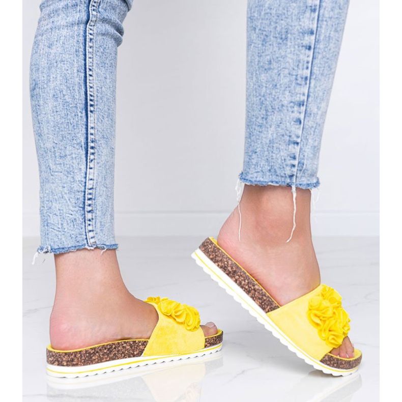 Yellow slippers with Puerto Rico flowers 1