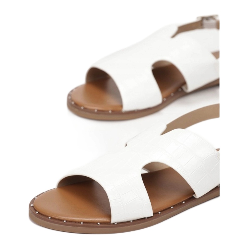 Vices 2016-6-71-white 1