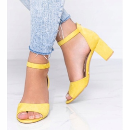 Yellow sandals on the Mare Mare post 1