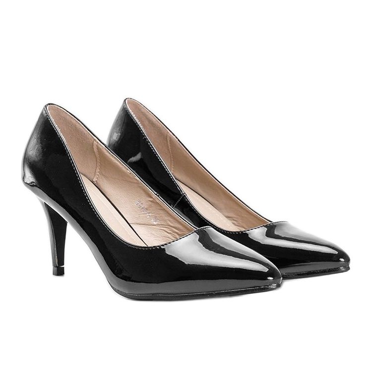 Black pumps on a stiletto heel from Deonne 1