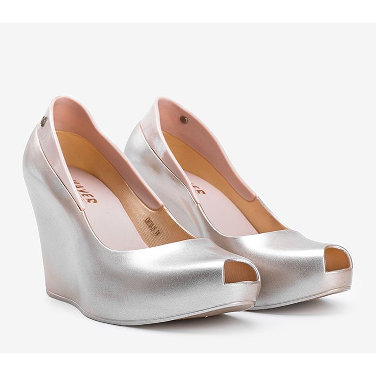 Golden meliski on Dina's wedge 1