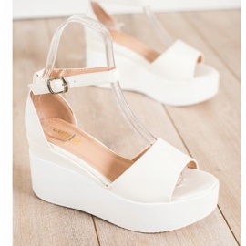 Comer Light Sandals On The Platform white 1