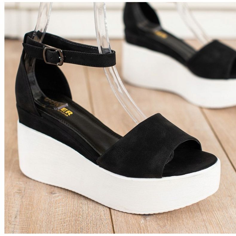 Comer Light Sandals On The Platform black 2