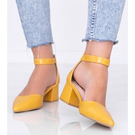 Mustard shuttles on a Lindsey block yellow 1