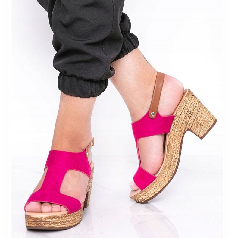 Pink sandals on a Lovely Thing post 1