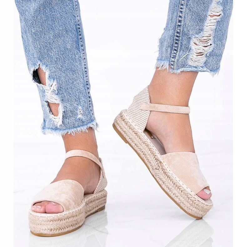 Beige sandals on the Pearl River platform 1