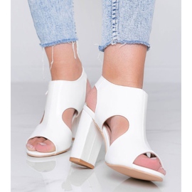 White sandals on a Candy Style post 1