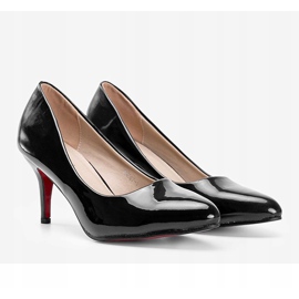Black pumps with a red sole 1