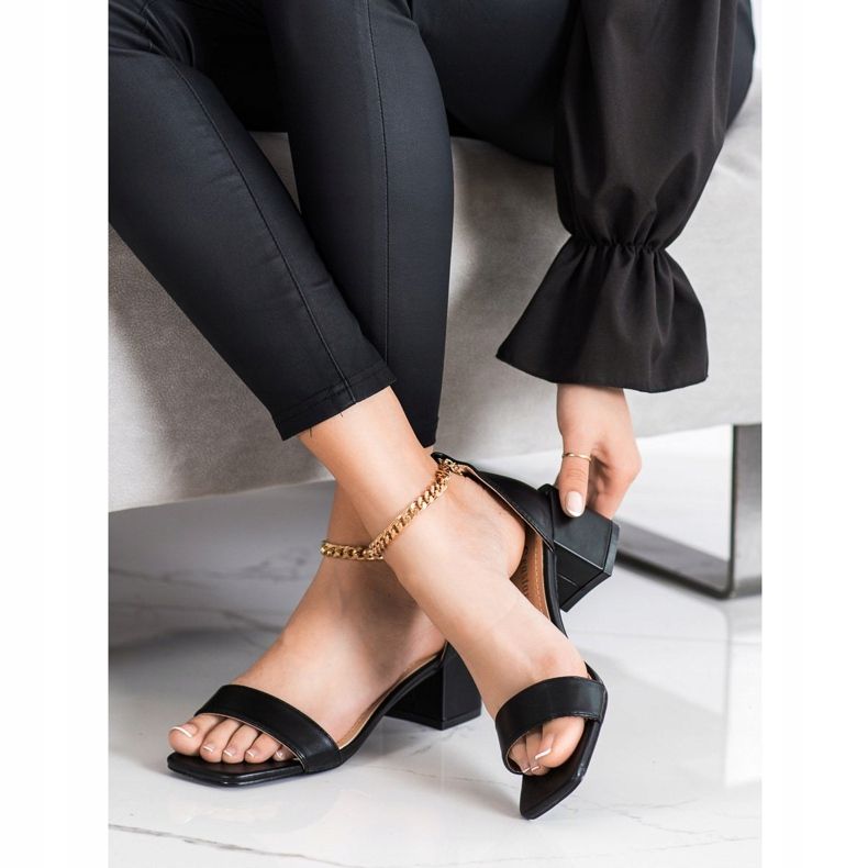 Seastar Sandals With A Decorative Chain black golden 1