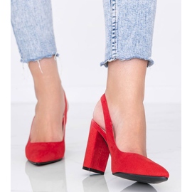 Red pumps on the Pho post 1