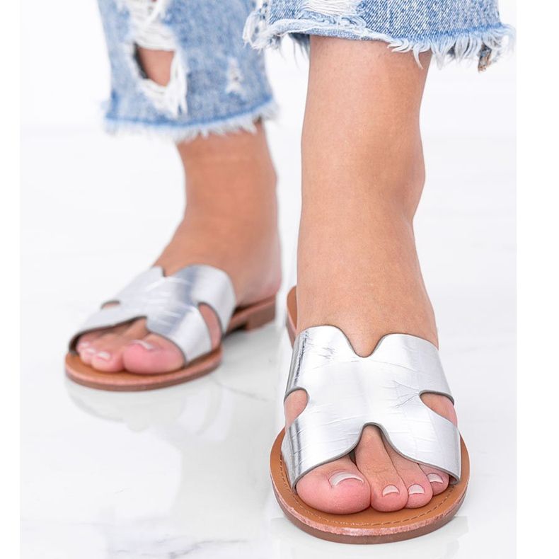 Silver slippers in the Phoenix crocodile skin pattern 1