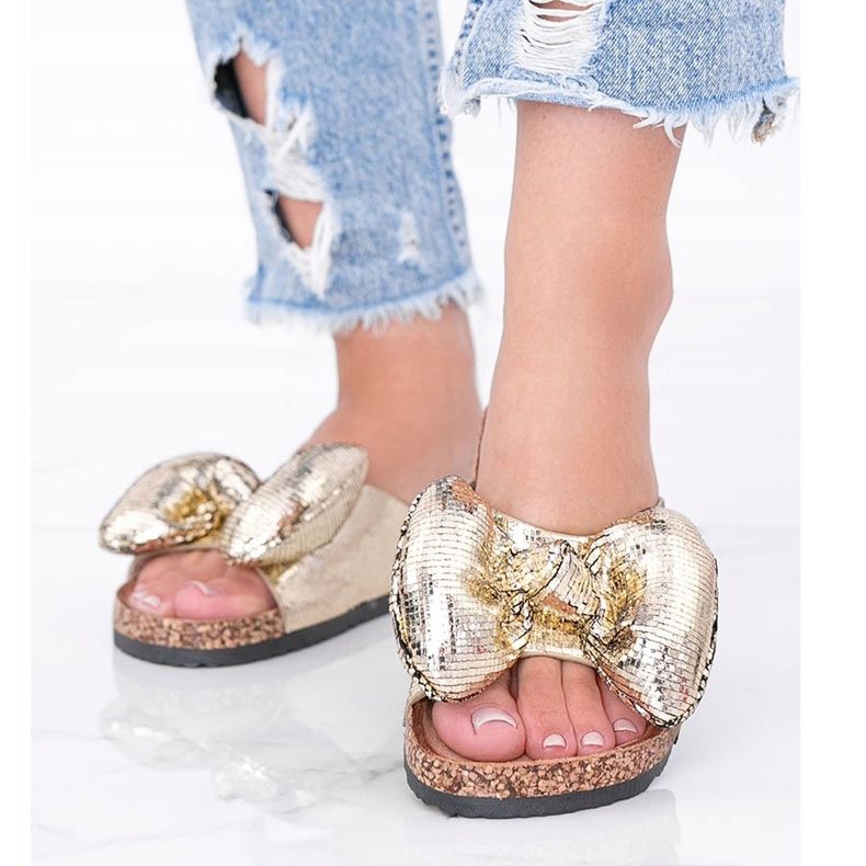 Gold slippers with a Norris bow golden 1