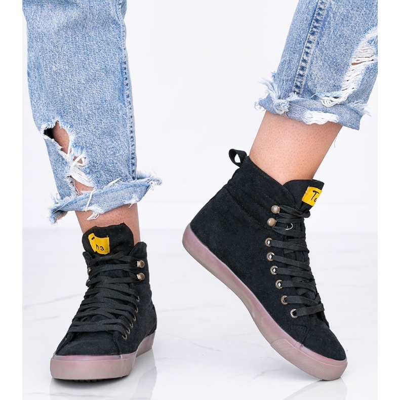 Black ankle-high sneakers from Bujal 1