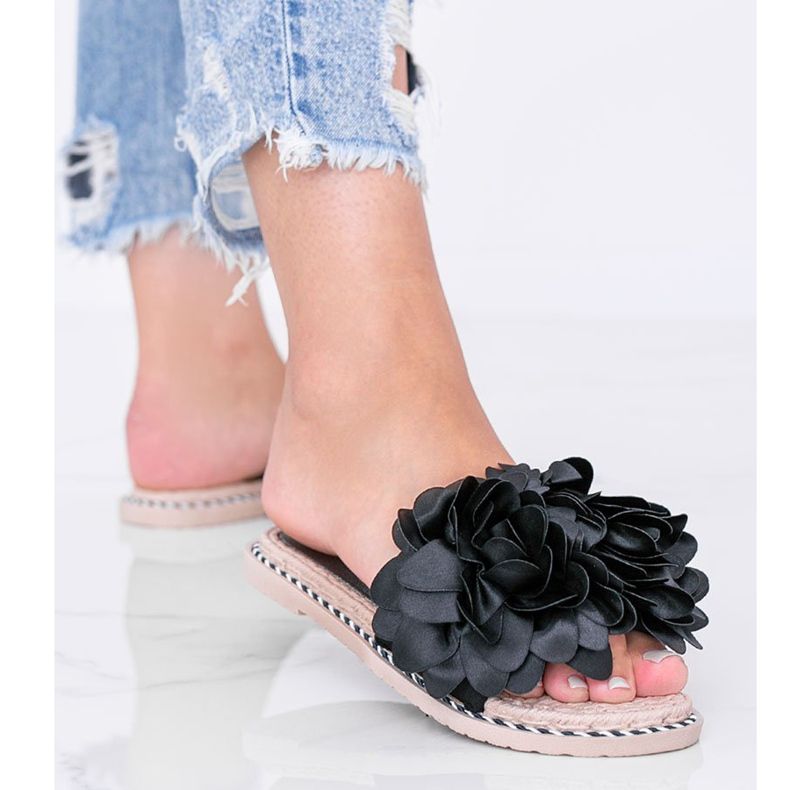 Black women's slippers from Dain 1