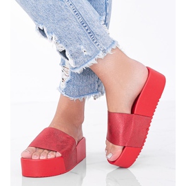 Red flip-flops on a thick Crysta sole 1