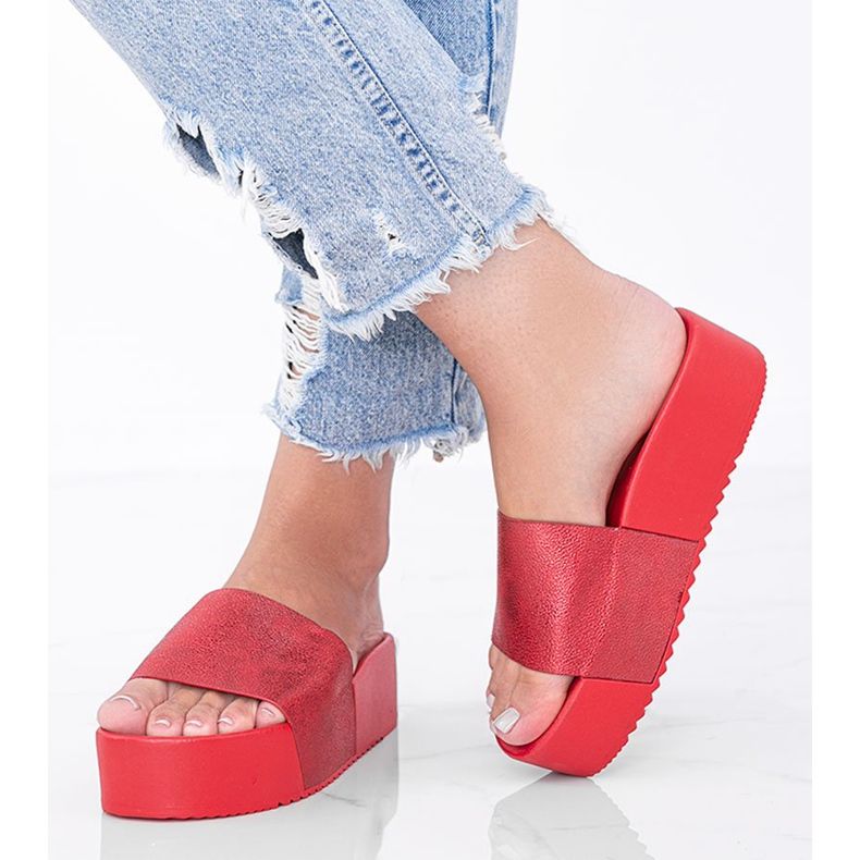 Red flip-flops on a thick Crysta sole 1