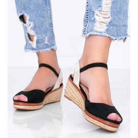 Black espadrilles on the Heis wedge 1