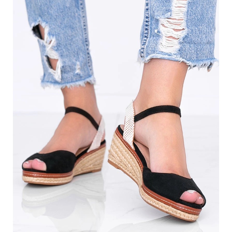 Black espadrilles on the Heis wedge 1