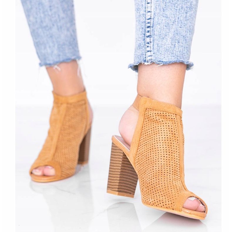 Camel openwork sandals on the Veronika post brown 1