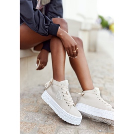 Women's High Sneakers On A Beige Manhattan Platform 2