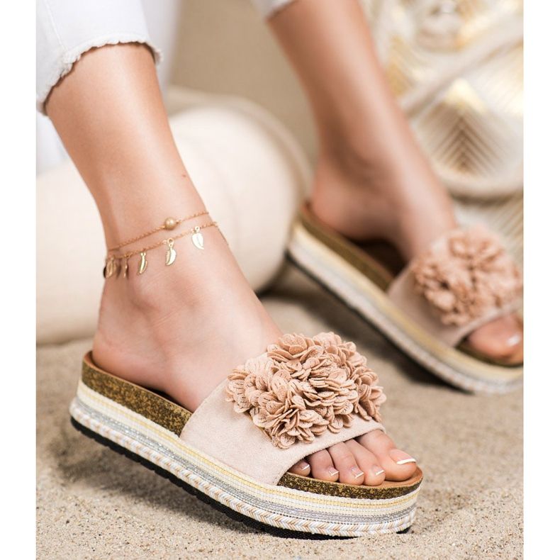 SHELOVET Slippers On The Platform With Ornament beige 1