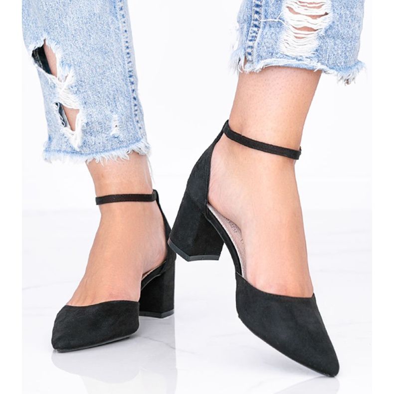 Black pumps on a low Gemma post 1