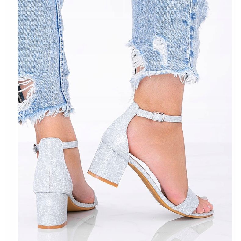 Silver shiny sandals on a low Malabo post 1