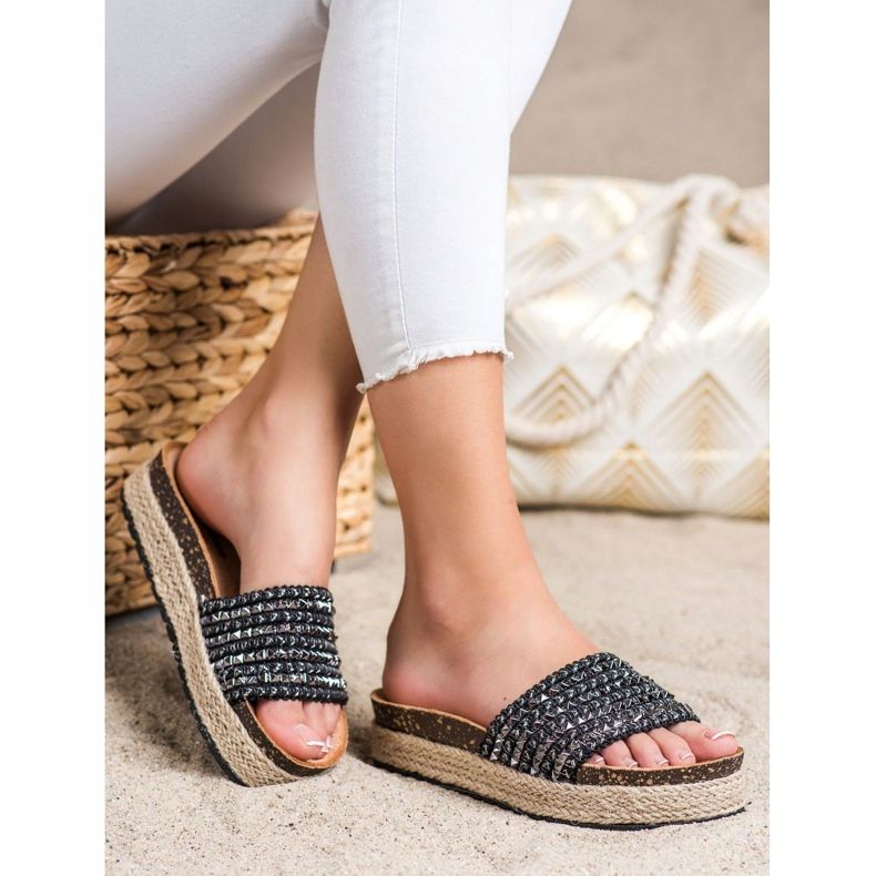 Groto Gogo Black Slippers With Studs 1