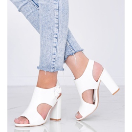 White sandals on the Gally post 1