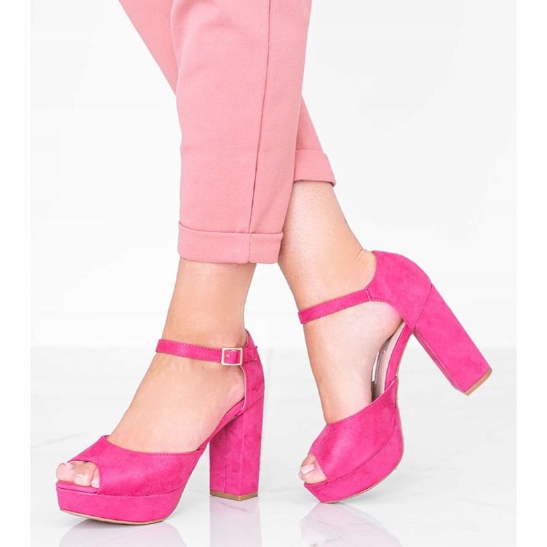 Pink sandals on the Swing platform 1