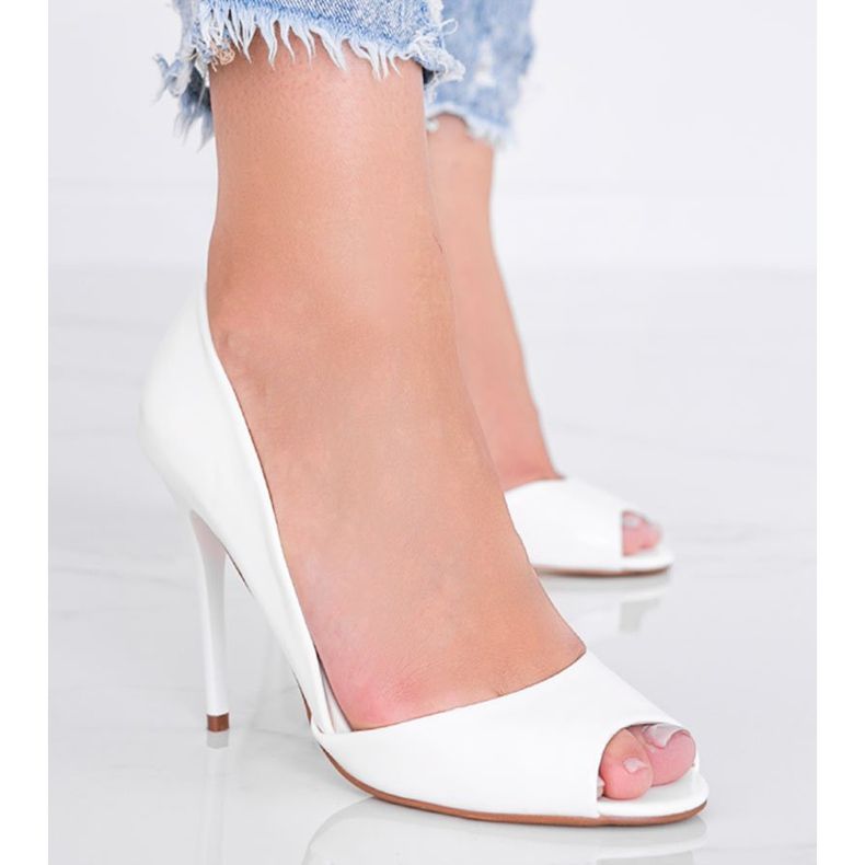 White pumps on a Joliette heel 1
