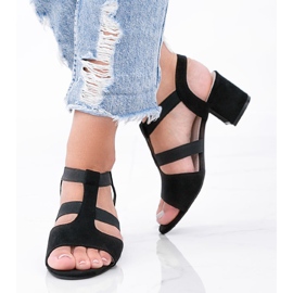 Black sandals on a low Forte post 2