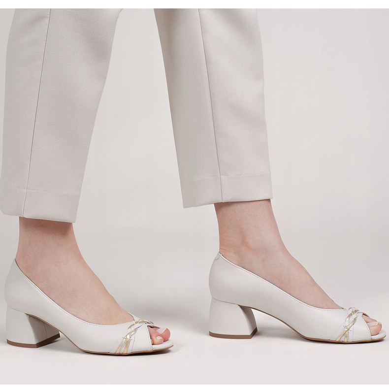 Marco Shoes 1577P white leather pumps with a stable heel 2