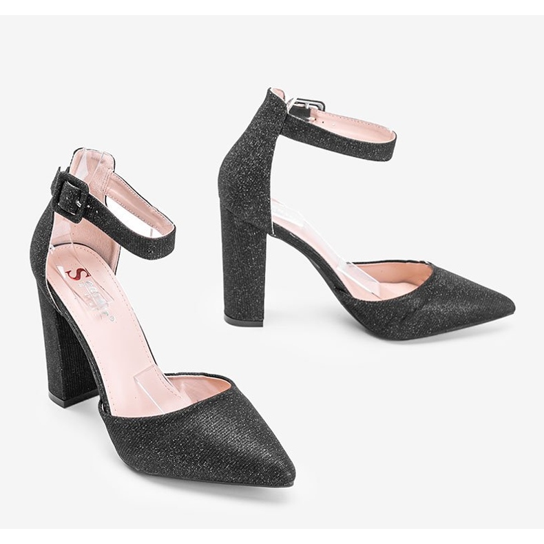 Black shiny pumps on Mila's post 1