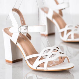 Renda Elegant Sandals On A Bar white 1