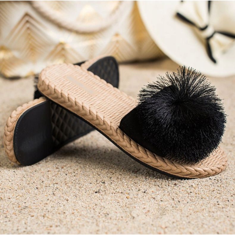 Bestelle Slippers With Pompom black 1