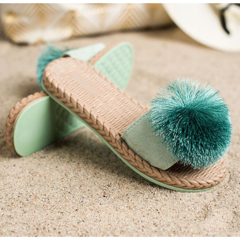 Bestelle Slippers With Pompom green 1