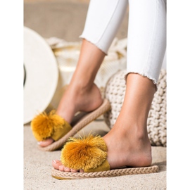 Bestelle Slippers With Pompom yellow 2