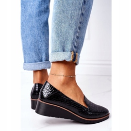 Lacquered Shoes On Wedge Vinceza 10675 Black 1