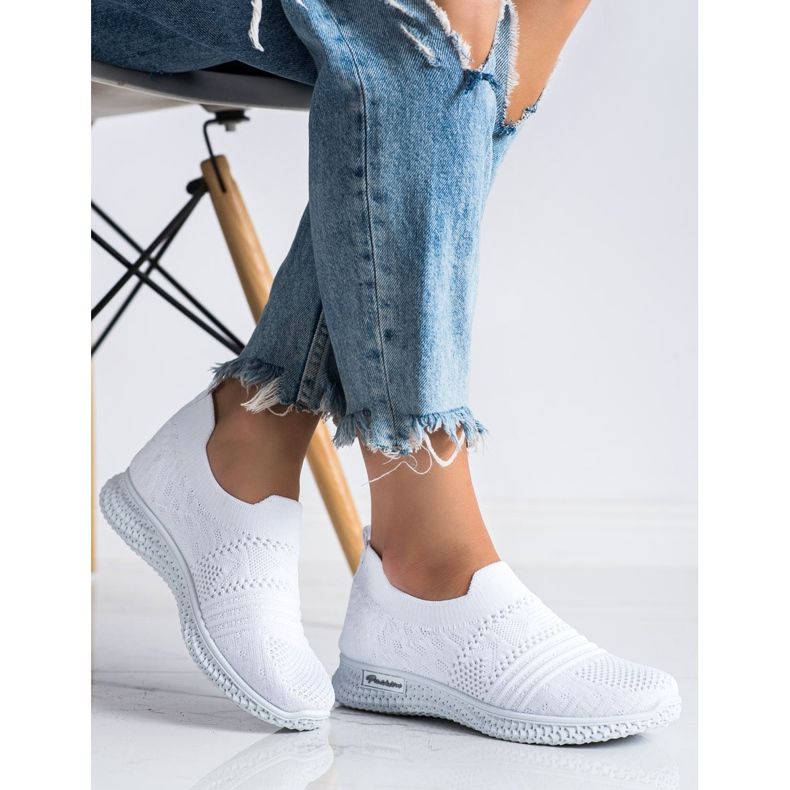 MCKEYLOR White Slip On Sneakers 1