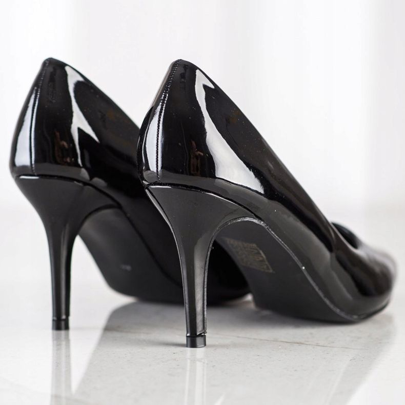 Renda Classic black high heels 1
