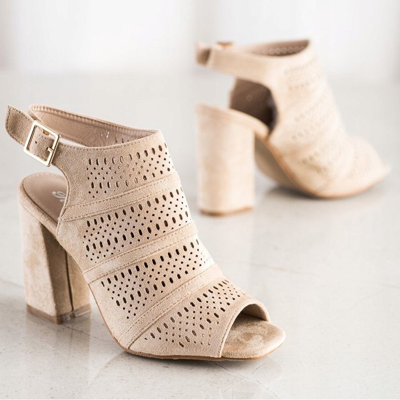 Renda Openwork Sandals On A Post beige 1